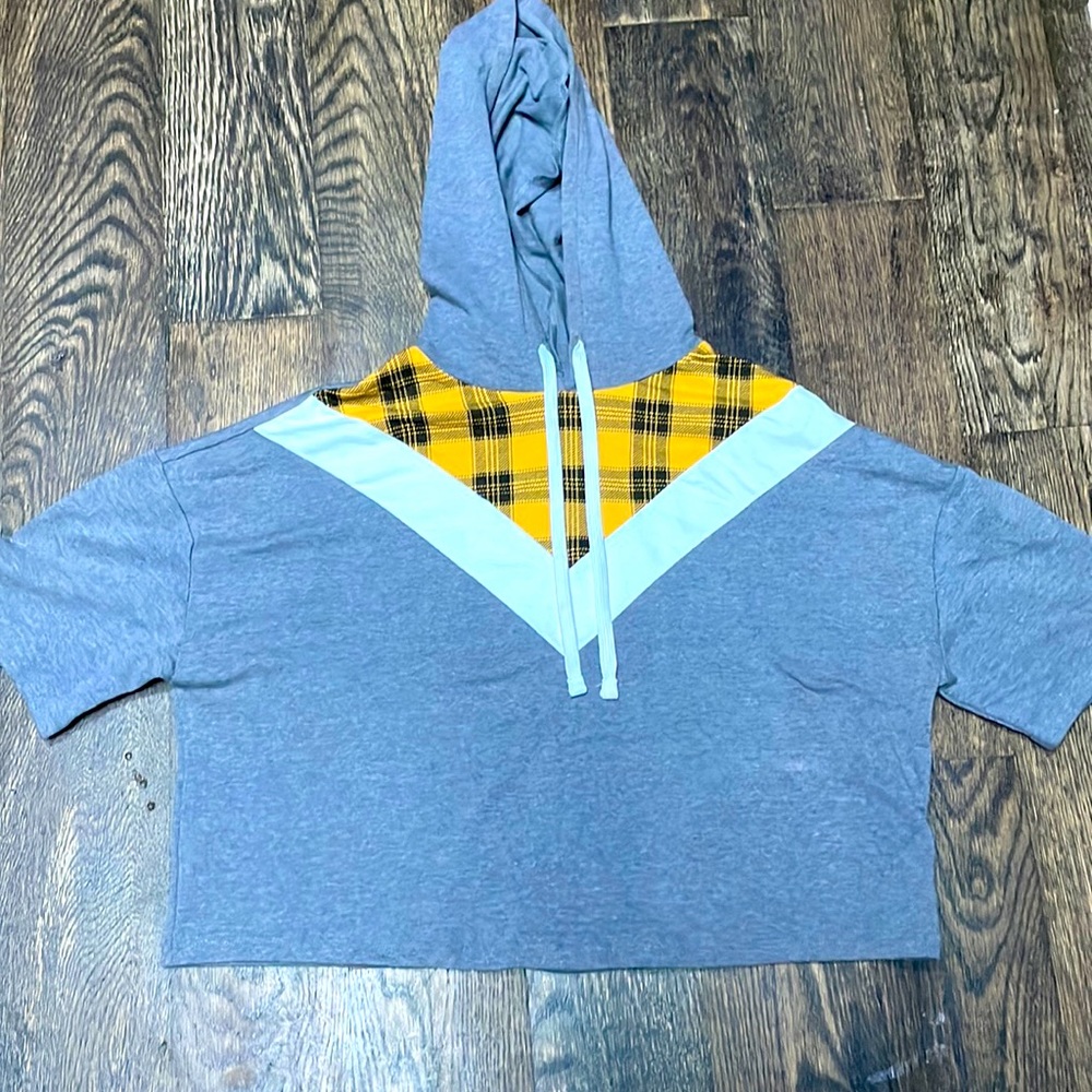 Nice fall short sleeve sweater.